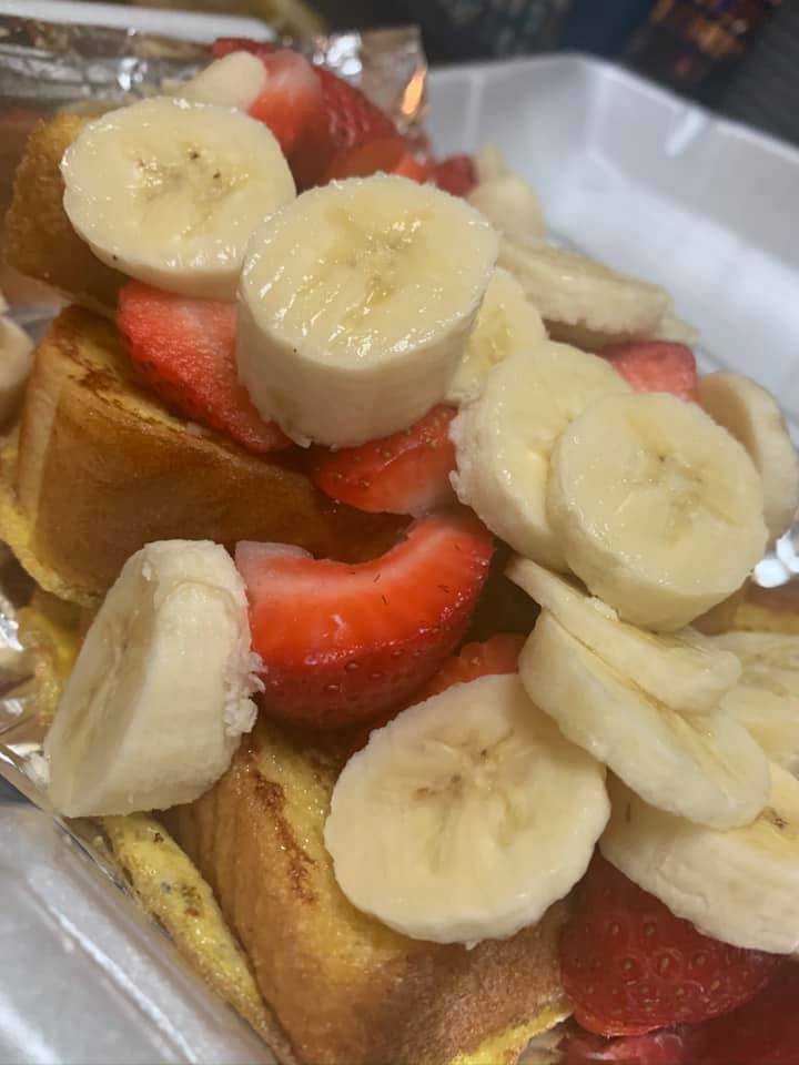 French toast with fruit